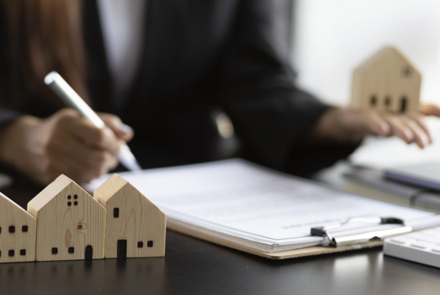 Lawyer specialised in real estate transactions